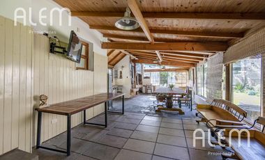 Casa tipo chalet inglés en José Marmol - IMPECABLE