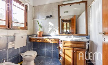 Casa tipo chalet inglés en José Marmol - IMPECABLE