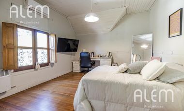 Casa tipo chalet inglés en José Marmol - IMPECABLE