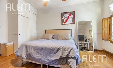 Casa tipo chalet inglés en José Marmol - IMPECABLE