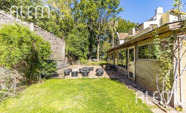 Casa tipo chalet inglés en José Marmol - IMPECABLE