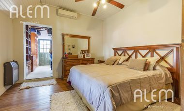 Casa tipo chalet inglés en José Marmol - IMPECABLE