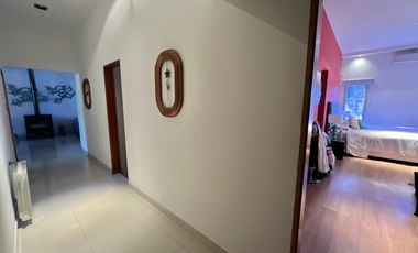 Casa con Piscina en Barrio Parque Las Picadas