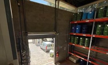 Venta con renta. Excelente Depósito con oficinas - Area de Promoción El Triángulo