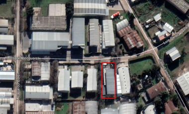 Venta con renta. Excelente Depósito con oficinas - Area de Promoción El Triángulo