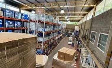 Venta con renta. Excelente Depósito con oficinas - Area de Promoción El Triángulo