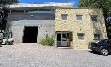 Venta con renta. Excelente Depósito con oficinas - Area de Promoción El Triángulo