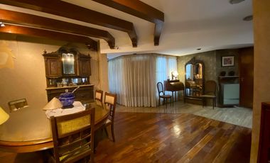 Excelente Chalet sobre 3 lotes con amplio parque y quincho.
