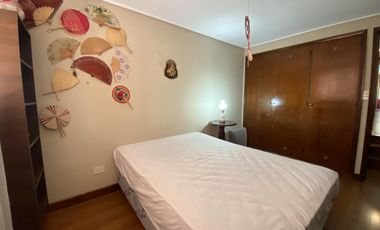 Excelente Chalet sobre 3 lotes con amplio parque y quincho.