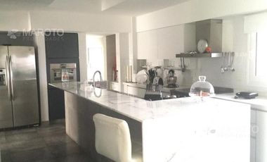 CASA EN VENTA EN BARRIO EL CANTON  – MAROTO PROPIEDADES