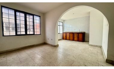 Casa bifamiliar de dos pisos más terraza en venta Barrio Santa Bárbara