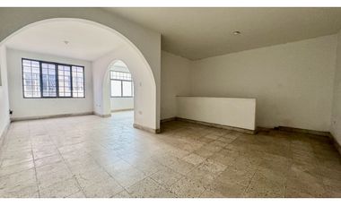 Casa bifamiliar de dos pisos más terraza en venta Barrio Santa Bárbara