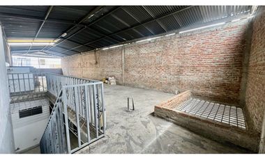 Casa bifamiliar de dos pisos más terraza en venta Barrio Santa Bárbara