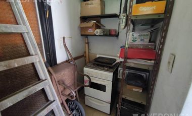 Casa de tres ambientes en venta, Moron. PROPIEDAD A RECICLAR.
