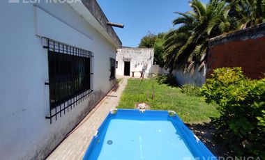 Casa de tres ambientes en venta, Moron. PROPIEDAD A RECICLAR.