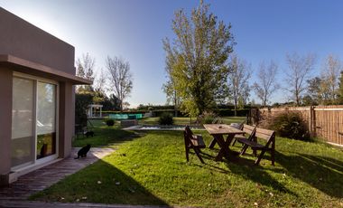 VENTA CASA 3 DORMITORIOS EN BARRIO CERRADO LOS PASOS - FISHERTON