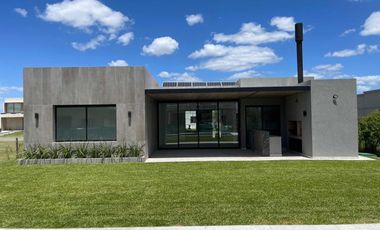 Casa en venta - 3 Dormitorios 4 Baños - Cocheras - 216,50Mts2 - El Naudir, Escobar