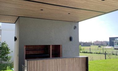 Casa en venta - 3 Dormitorios 4 Baños - Cocheras - 216,50Mts2 - El Naudir, Escobar