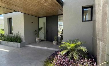 Casa en venta - 3 Dormitorios 4 Baños - Cocheras - 216,50Mts2 - El Naudir, Escobar