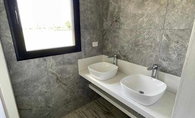 Casa en venta - 3 Dormitorios 4 Baños - Cocheras - 216,50Mts2 - El Naudir, Escobar