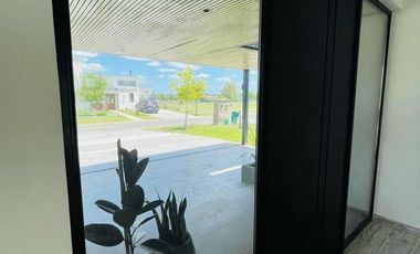 Casa en venta - 3 Dormitorios 4 Baños - Cocheras - 216,50Mts2 - El Naudir, Escobar