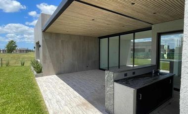 Casa en venta - 3 Dormitorios 4 Baños - Cocheras - 216,50Mts2 - El Naudir, Escobar