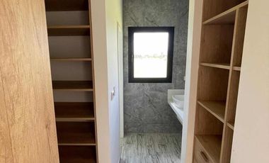 Casa en venta - 3 Dormitorios 4 Baños - Cocheras - 216,50Mts2 - El Naudir, Escobar