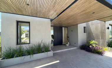 Casa en venta - 3 Dormitorios 4 Baños - Cocheras - 216,50Mts2 - El Naudir, Escobar