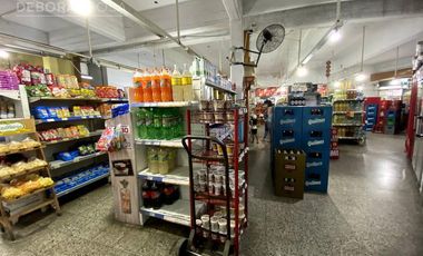 Excelente propiedad local en esquina ubicado frente a la Comisaría!