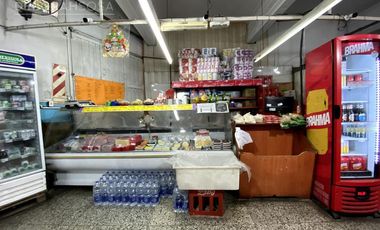 Excelente propiedad local en esquina ubicado frente a la Comisaría!