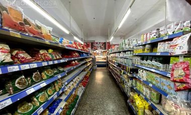 Excelente propiedad local en esquina ubicado frente a la Comisaría!