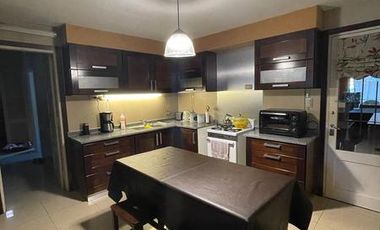 Excelente chalet con piscina cubierta y gran quincho