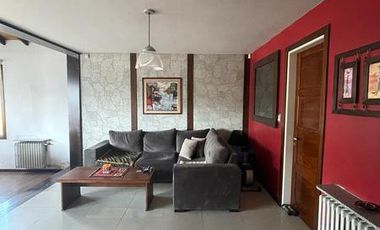 Excelente chalet con piscina cubierta y gran quincho