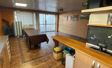 Excelente chalet con piscina cubierta y gran quincho