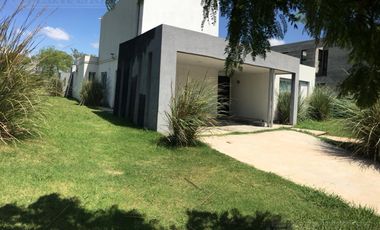 Casa en  Venta Puertos del Lago Barrio Vistas