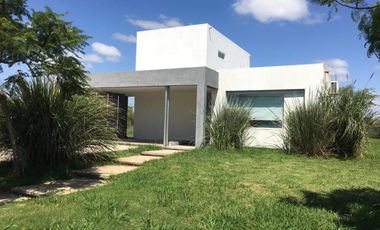 Casa en  Venta Puertos del Lago Barrio Vistas