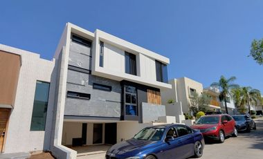 Casa de Lujo Nueva en Venta en Puerta del Bosque