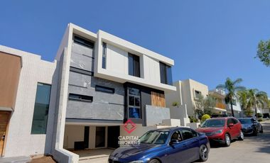 Casa de Lujo Nueva en Venta en Puerta del Bosque