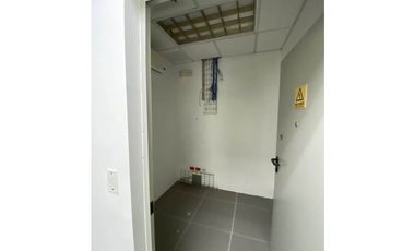 LOCAL COMERCIAL EN ALBROOK MALL 250mts