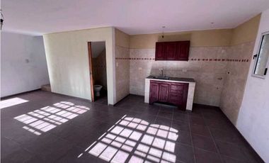 Calle 213 e 40 y 41 - Casa en Venta