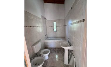 Calle 213 e 40 y 41 - Casa en Venta