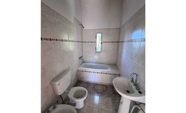 Calle 213 e 40 y 41 - Casa en Venta