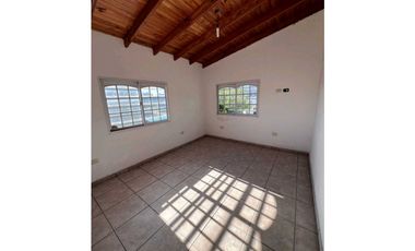 Calle 213 e 40 y 41 - Casa en Venta