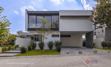 CASA DE LUJO NUEVA EN VENTA RESERVA REAL