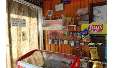 Casa con local comercial