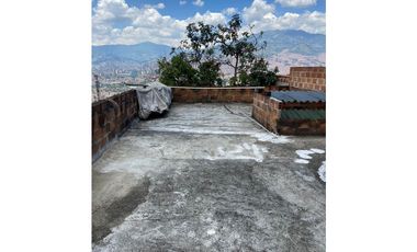 Venta Casa en Manrique las Esmeraldas, Medellín Antioquia.