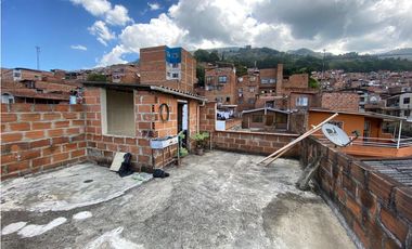 Venta Casa en Manrique las Esmeraldas, Medellín Antioquia.