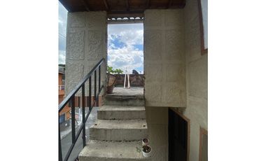Venta Casa en Manrique las Esmeraldas, Medellín Antioquia.