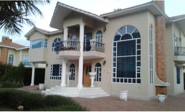 CASA GUARIGUA CLUB RESIDENCIAL