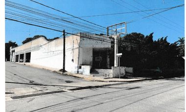 Terreno con construcción en venta  en Campeche Av resurgimiento en esquina